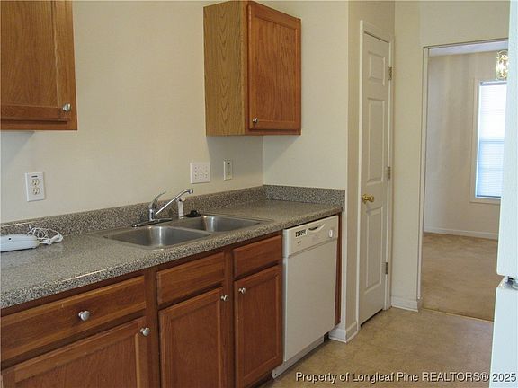 5th image of 304 Kingdom Estate Dr