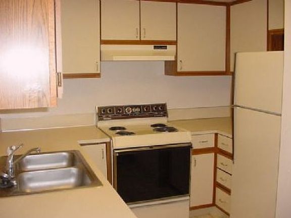 3rd image of 1795 S Barlow Ln #1795