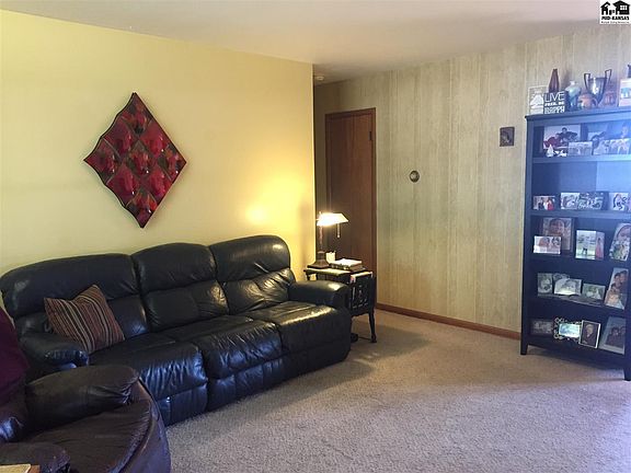 3rd image of 47 Meadowlark Ln