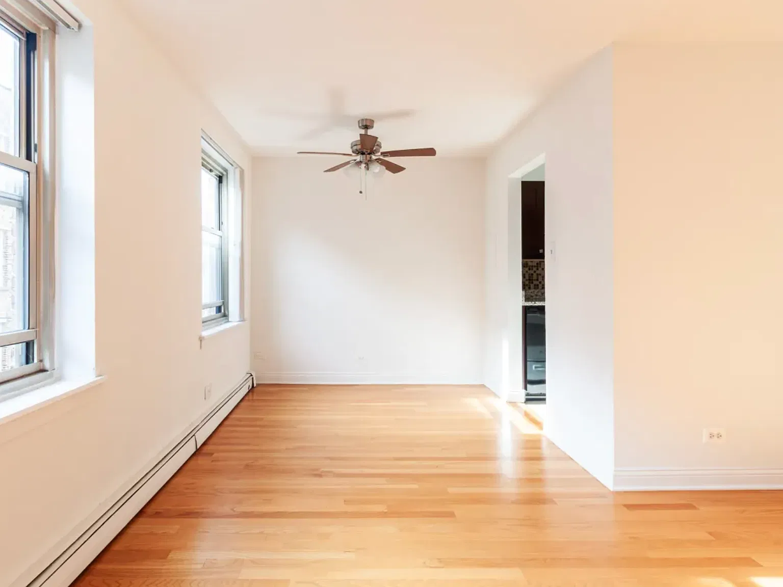 1 bed, 700 sqft, $1,950 — Photo 3