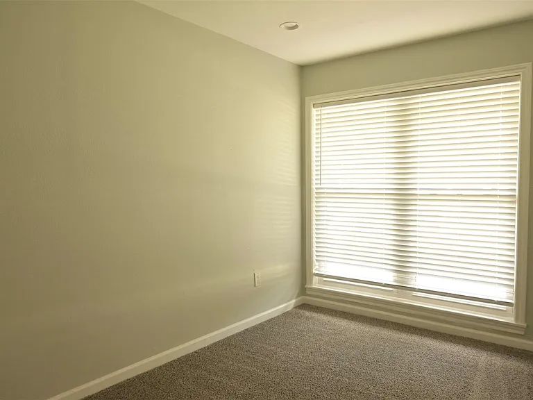 9810 Cliffwood Dr — Photo 7