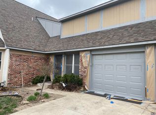 2933 SW Foxcroft 2 Ct, Topeka, KS 66614