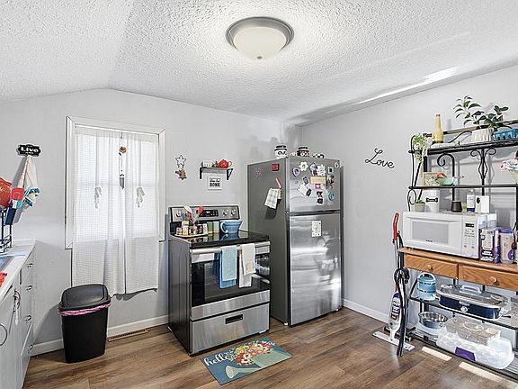 5th image of 301 Minnie St