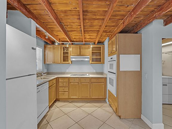 5th image of 1121-1123 NE 17th Terrace