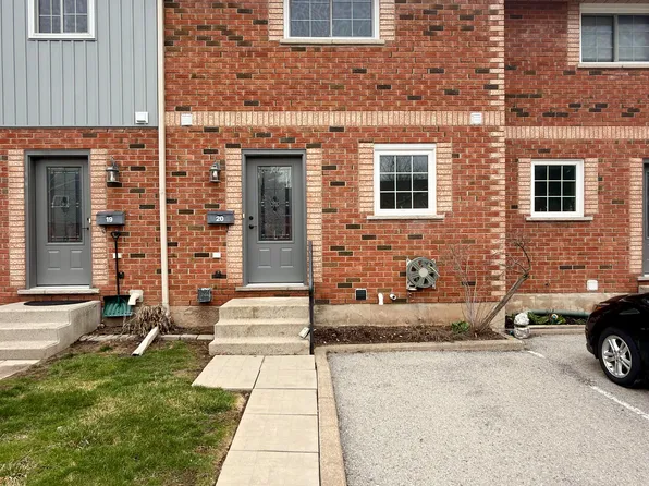 110 Silvan Dr #20, Welland, ON L3C 6Z5