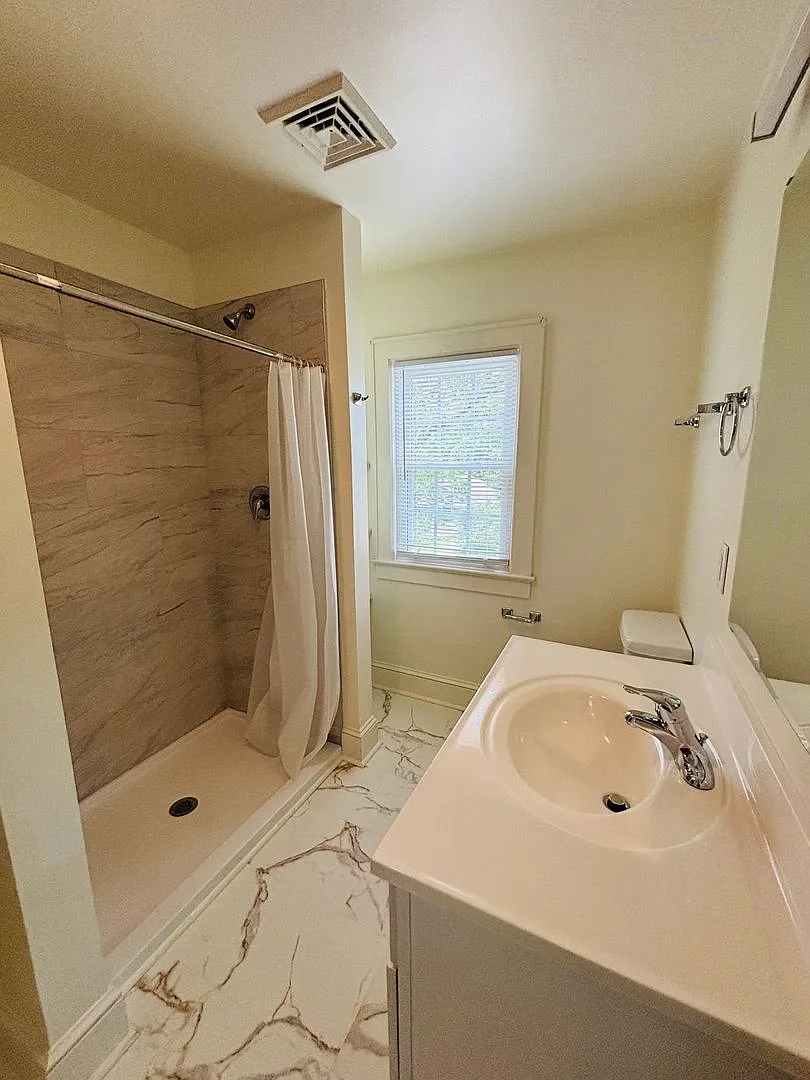 3 bedroom, 2 Bath House — Photo 2