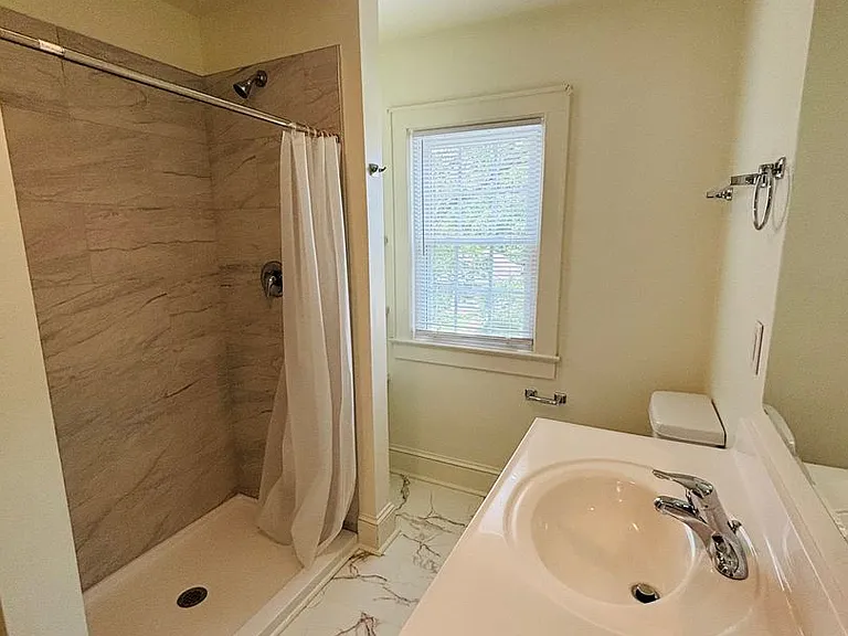 514 Sunrise Dr — Photo 2