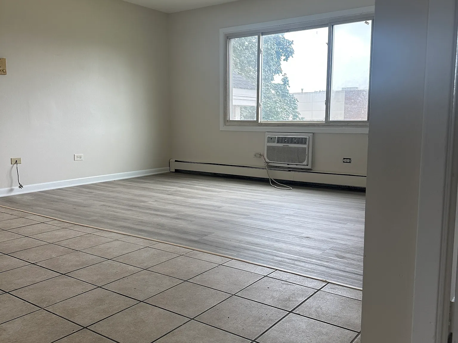 2 bed, 890 sqft, $1,500 — Photo 2