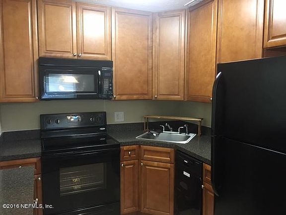2nd image of 312 Loma Pl
