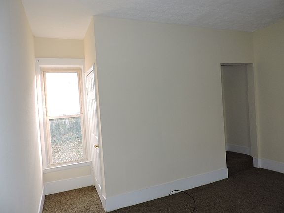 4th image of 7 N 1st St