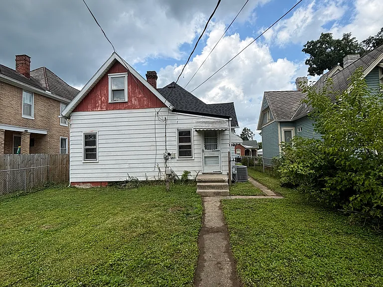 166 E 7th St — Photo 2