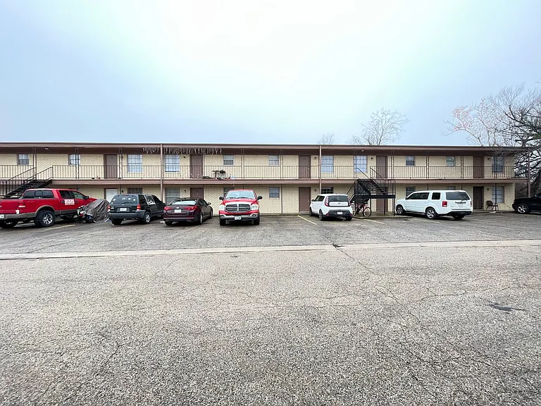 228 Hold Street — Photo 2