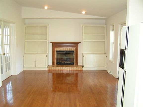 4th image of 907 Shetland Ct