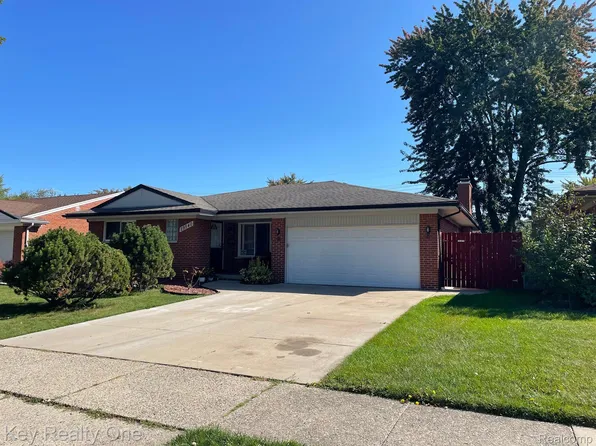 29540 Pinto Dr, Warren, MI 48093