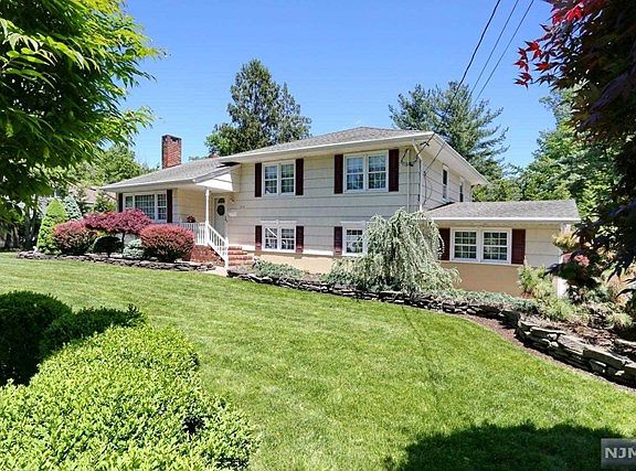 2nd image of 214 Interglen Ave