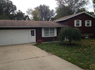 1572 Woodlawn Ave, Holland, MI