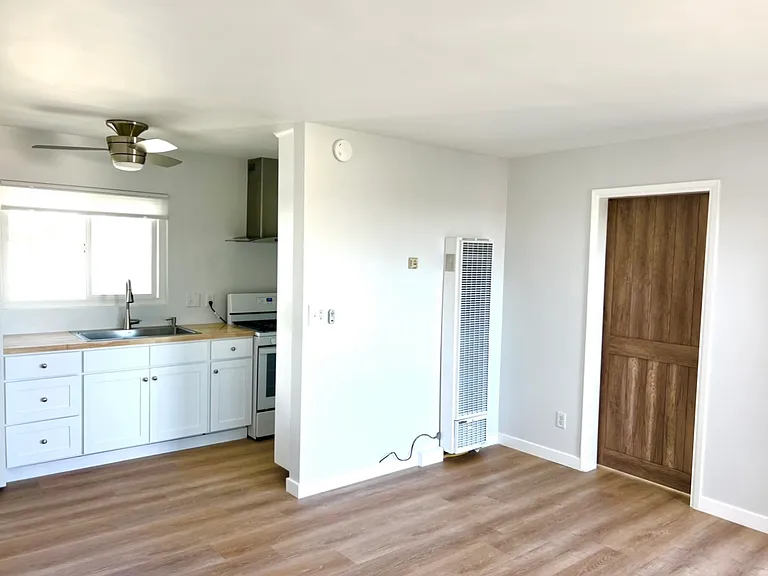 470 N Coast Hwy #J — Photo 2