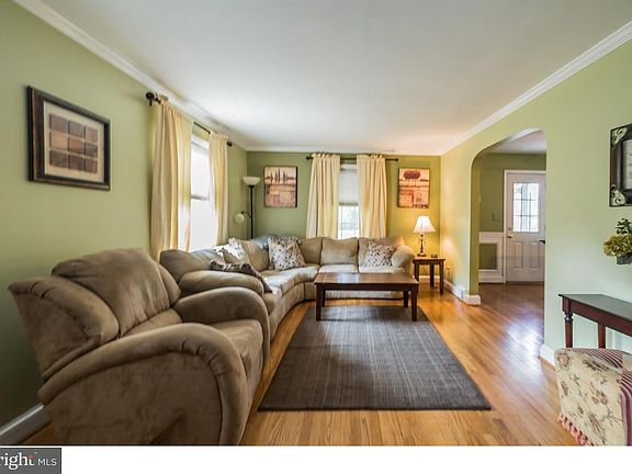5th image of 307 Becker Ave