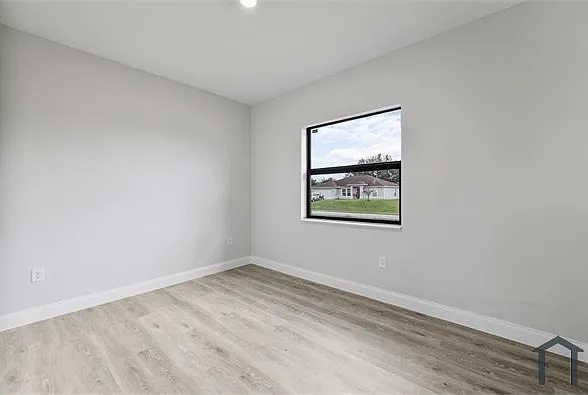 727 Cane St E — Photo 11