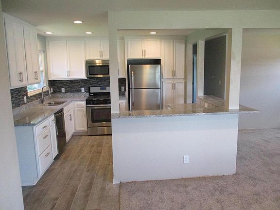 4th image of 4658 Broadhurst Dr