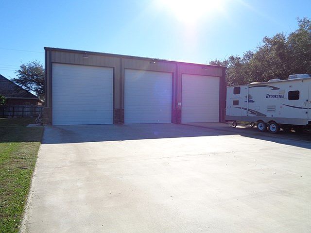 1st image of 610 Oak Ave