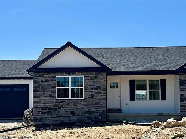 102 Walnut Hill Ct, Washington, MO 63090