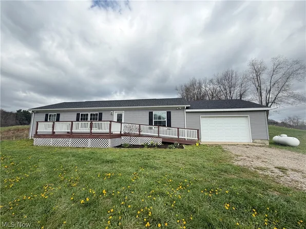 6995 Bill Johns Rd, Newcomerstown, OH 43832