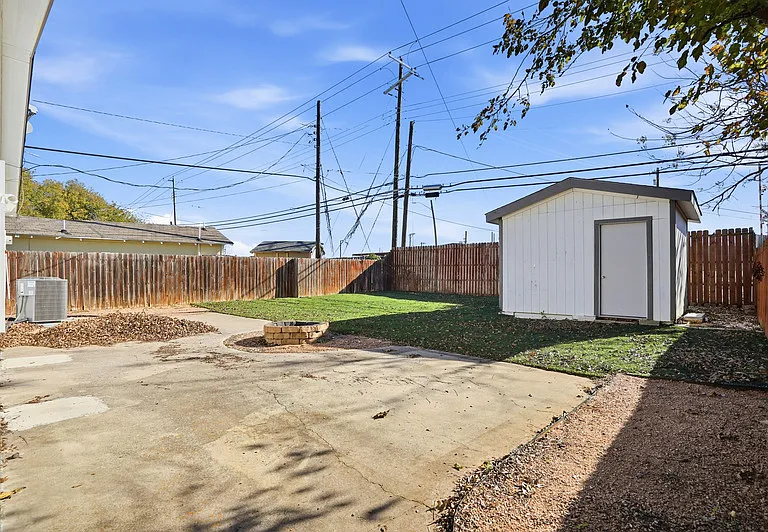 2933 S Hills Ave — Photo 30