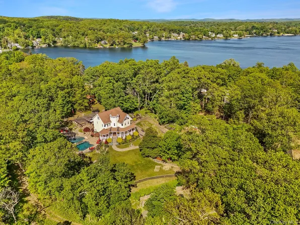 24 Jackson Road, Mahopac, NY 10541