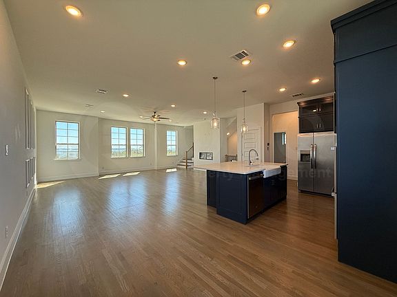 3rd image of 9223 Easy St