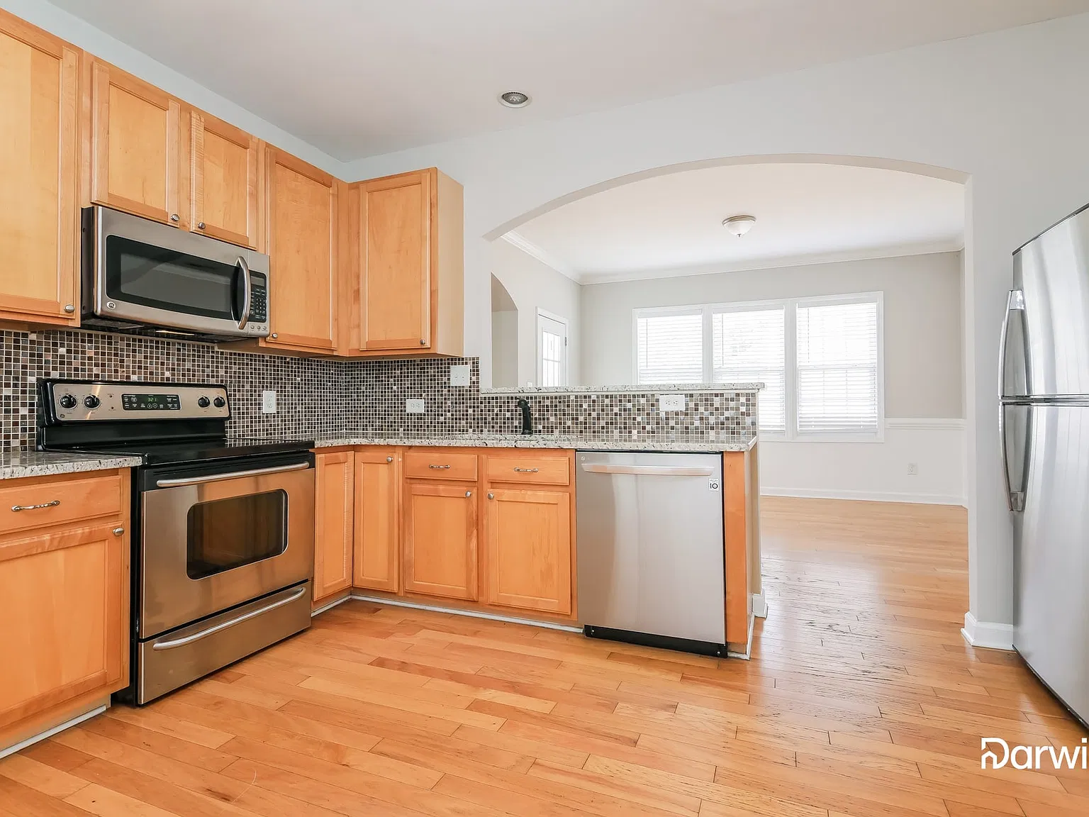 3 bed, 2.5 bath, 2064 sqft, $2,050 — Photo 2