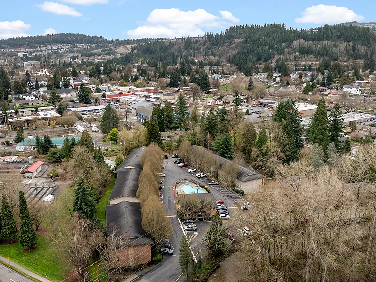 Creekside Apartments — Photo 33