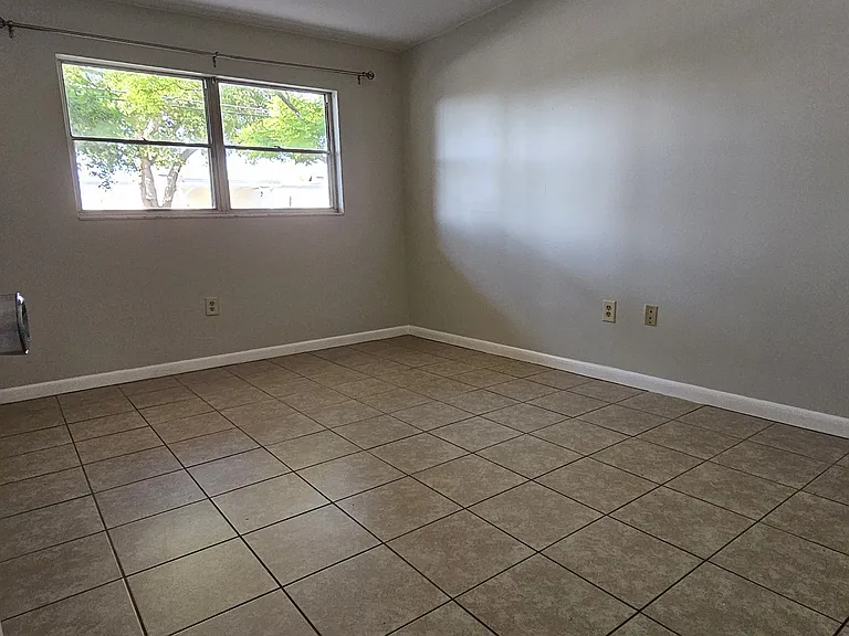 911 Washington Ave SW #117 — Photo 12