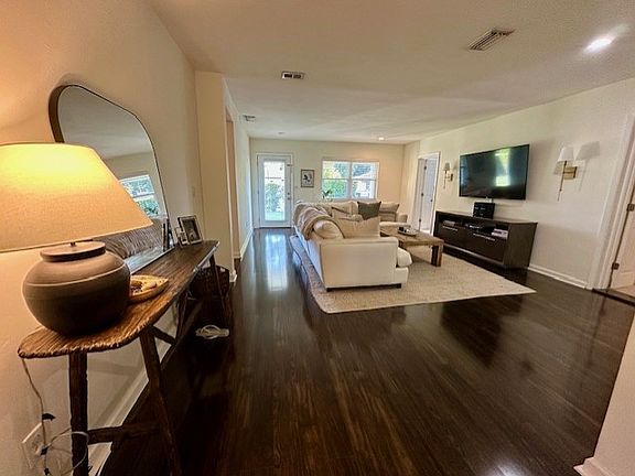 4th image of 3923 W Bay Court Ave