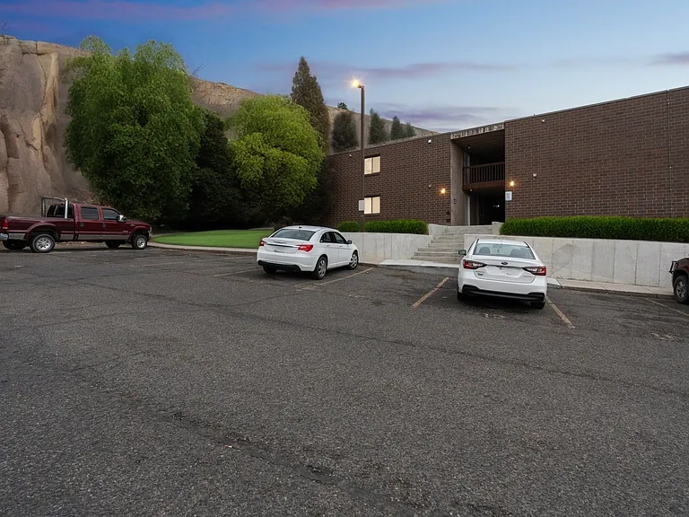 Highlands Apartments — Photo 22