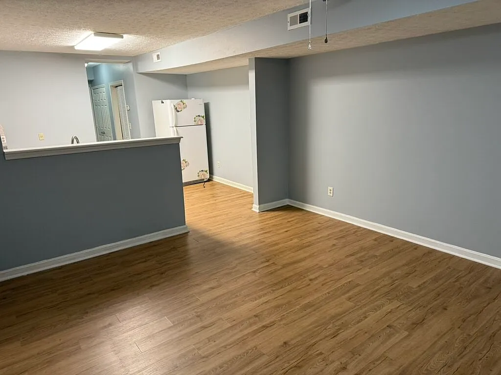 1612 W Market St — Photo 3