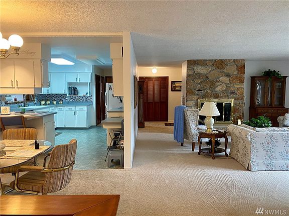 3rd image of 11 SE Regent Ave