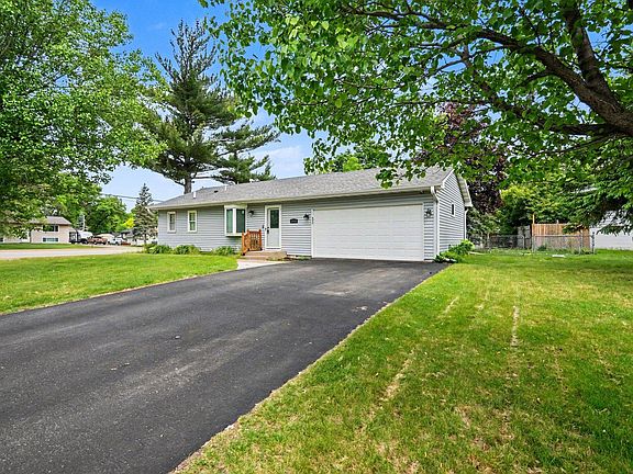 2nd image of 10439 University Cir NE