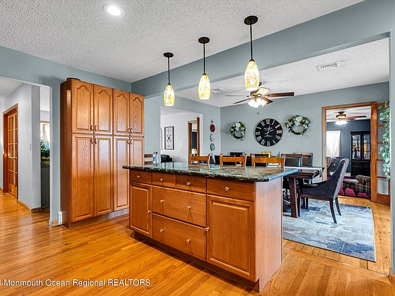 2nd image of 543 Vine Avenue