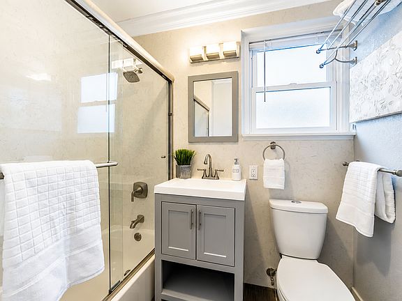 5th image of 1784 Hempstead Pl