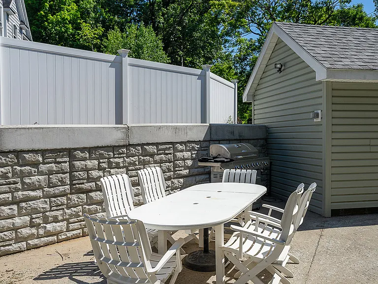 387 Maple Ave — Photo 46