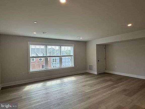 5th image of 411 Wharton St