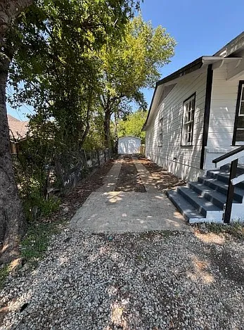 3 bed, 1.0 bath, 1440 sqft, $1,550 — Photo 2