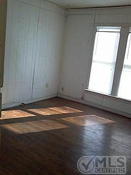 1st image of 865 Orange St