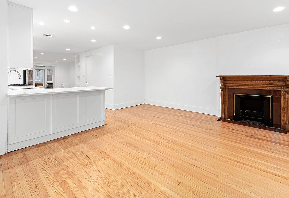 1st image of 240 W 74th St
