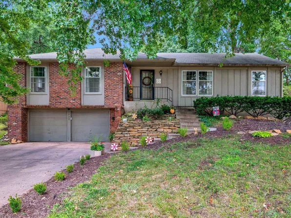 3229 SW 33rd Ct, Topeka, KS 66614
