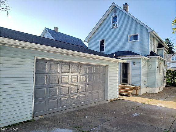 3rd image of 233 E Kline St