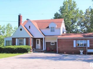 8 E Hazel Dell Ln, Springfield, IL 62712