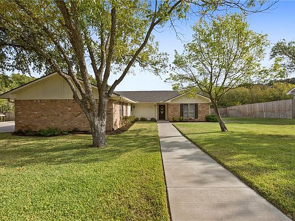 3rd image of 1309 Western Oaks Dr