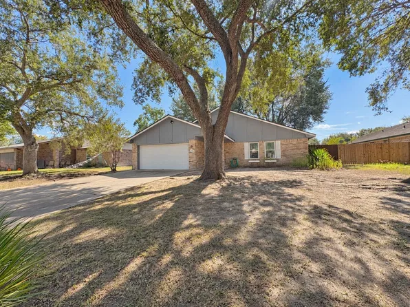 1302 Marlin Ct, Bay City, TX 77414